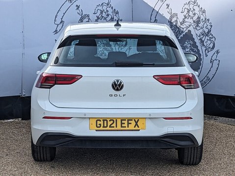 Volkswagen Golf LIFE TSI 8