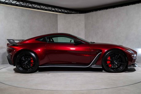 Aston Martin Vantage V12. 1 OF 333. OVER £45K IN OPTIONS. LIGHTWEIGHT PACKAGE. LIVERY PACKAGE. 7