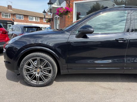 Porsche Cayenne 3.0 TD V6 Platinum Edition SUV 5dr Diesel TiptronicS 4WD Euro 6 (s/s) (262 5