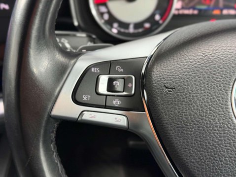 Volkswagen Touareg 3.0 TDI V6 R-Line SUV 5dr Diesel Tiptronic 4Motion Euro 6 (s/s) (286 ps) 32