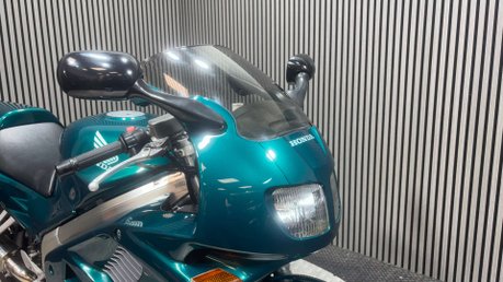 Honda VFR 1997 ONLY 15K GREAT LOOKING LIGHT PROJECT BIKE CLASSIC TOURER 750CC 15