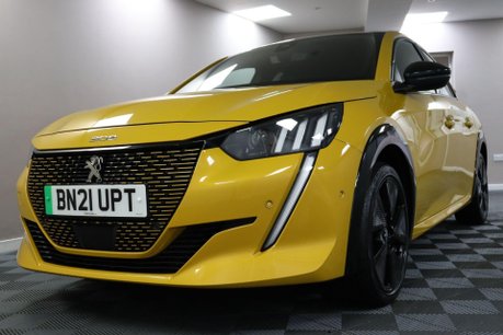 Peugeot e-208 GT PREMIUM 29