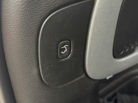 Jeep Cherokee 2.0 CRD Limited 4WD Euro 5 (s/s) 5dr 54