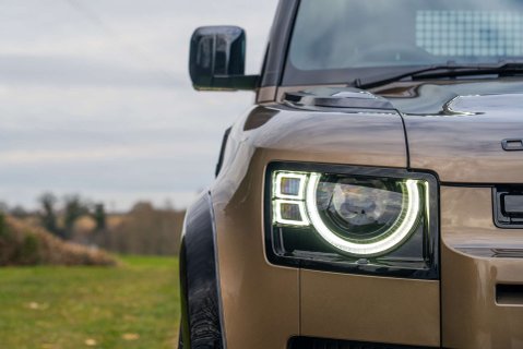 Land Rover Defender D250 X-Dynamic SE HardTop Obsidian WildTrak 18