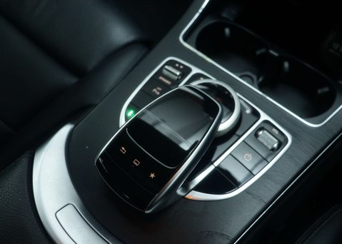 Mercedes-Benz C Class 2.1 C250d AMG Line (Premium Plus) Saloon 4dr Diesel 7G-Tronic+ Euro 6 (s/s) 35