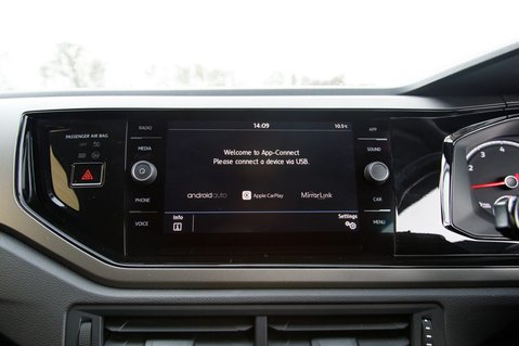 Volkswagen Polo MATCH TSI DSG 24