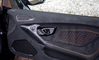 Lamborghini Huracan LP640-4 Performante 17