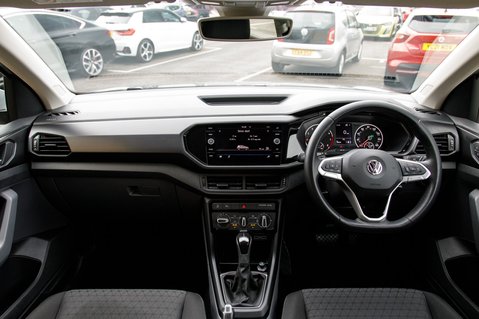 Volkswagen T-Cross SE TSI DSG 3
