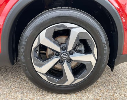 Nissan Qashqai 1.3 Qashqai N-Connecta DiG-T MHEV 5dr 16
