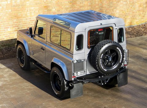 Land Rover Defender 90 XS 8