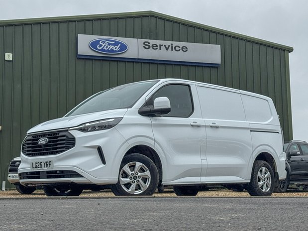 Ford Transit Custom SWB L1H1 Low Roof Limited 280 Air Con Alloys Sensors EURO 6 1