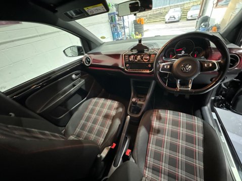 Volkswagen Up 1.0 TSI up! GTI 22