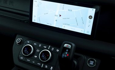 Land Rover Defender 110 X-Dynamic S D300 MHEV 18