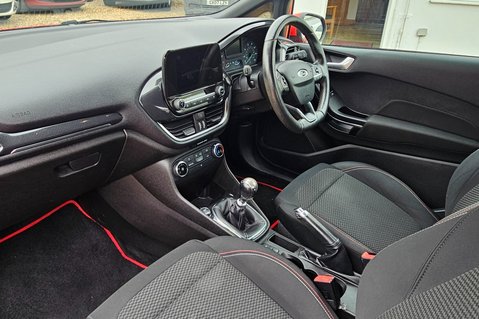 Ford Fiesta ST-LINE LOOK! 1 OWNER! 6 SERVICES.. APPLE CARPLAY.. STUNNING EXAMPLE 16