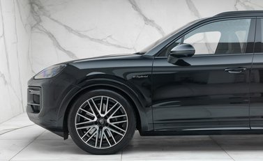 Porsche Cayenne TURBO E-HYBRID 43