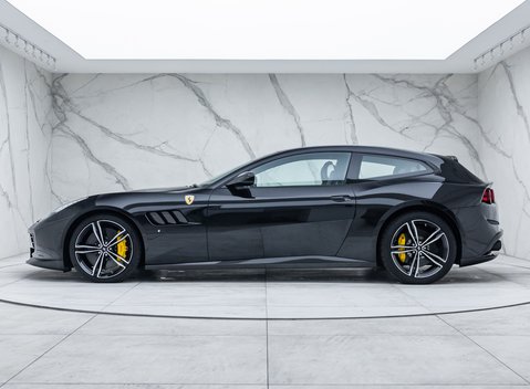 Ferrari GTC4 Lusso V12 2