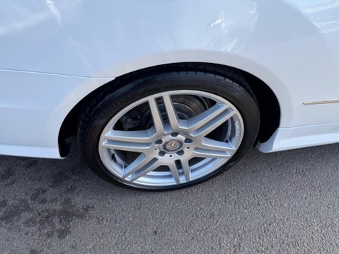 Mercedes-Benz E Class 1.8 E200 BlueEfficiency Sport Cabriolet Euro 5 (s/s) 2dr 29