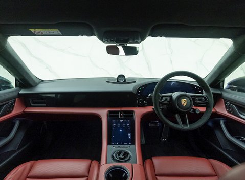 Porsche Taycan Turbo S Cross Turismo 17