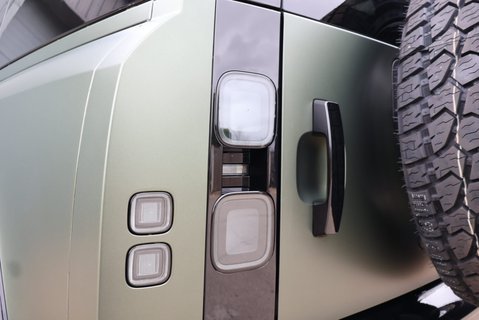 Land Rover Defender 110 BRAND NEW HARD TOP X-DYNAMIC 250 S STYLED AT SEEKER 31