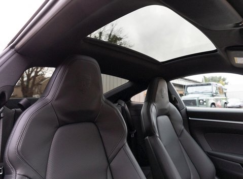 Porsche 911 Carrera 4S (992) 13