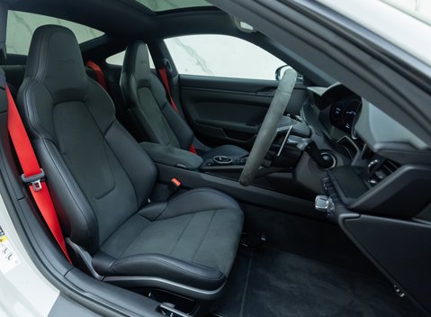 Porsche 911 Carrera GTS (992) 11