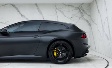 Ferrari GTC4 Lusso V12 30