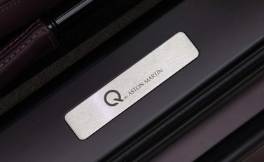 Aston Martin Vantage S V12 15