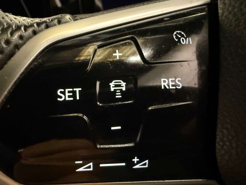 Volkswagen Golf 1.5 Golf R-Line eTSI Semi-Auto 5dr 19