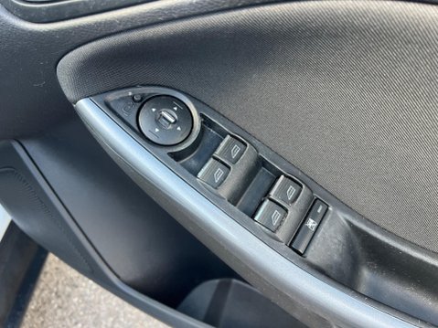 Ford Focus 1.6 Titanium Euro 5 5dr 24