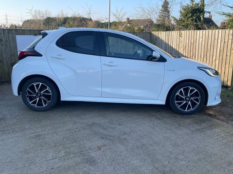 Toyota Yaris 1.5 VVT-h Design E-CVT Euro 6 (s/s) 5dr 9