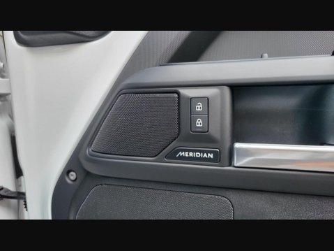 Land Rover Defender X-DYNAMIC SE 19