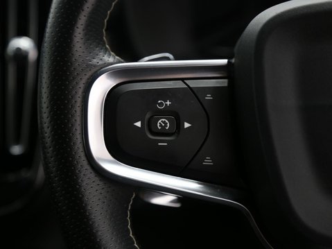 Volvo XC40 2.0 D4 First Edition Auto AWD Euro 6 (s/s) 5dr 11