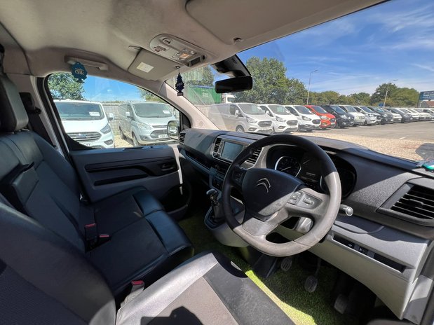 Citroen Dispatch MWB L2H1 Low Roof Enterprise 3100 Air Con Nav Sens 28