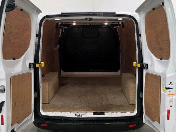 Ford Transit Custom Transit Custom 300 L2 Diesel FWD 2.0 Eco Blue 130ps Low Roof Leader Van 10