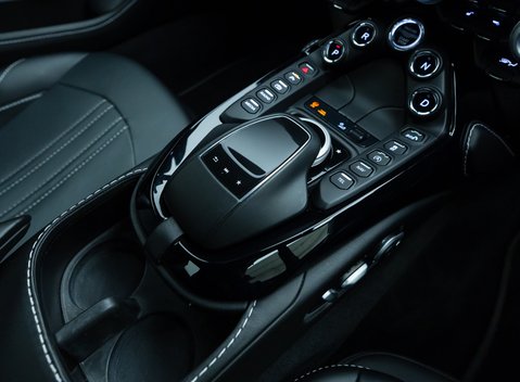 Aston Martin V8 Vantage 21