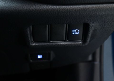 Toyota C-HR 1.8 VVT-h GPF Icon SUV 5dr Petrol Hybrid CVT Euro 6 (s/s) (122 ps) 37