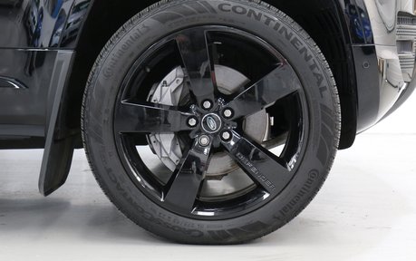 Land Rover Defender x-Dynamic HSE D350 - Huge Specification 23
