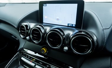 Mercedes-Benz AMG GT R Premium 17