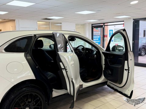 Jaguar F-Pace 2.0 D180 Prestige Auto AWD Euro 6 (s/s) 5dr 44