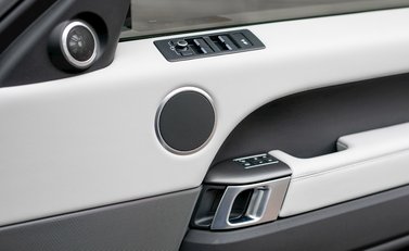 Land Rover Range Rover Sport 3.0 SDV6 HSE Dynamic 22