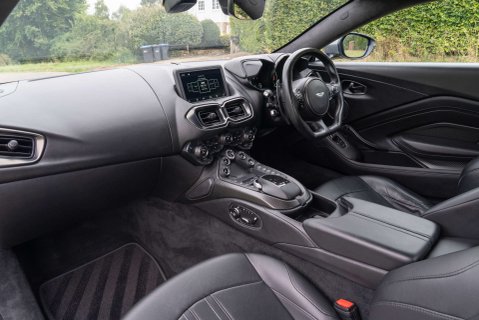 Aston Martin Vantage V8 8