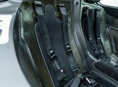 Aston Martin Valkyrie 15