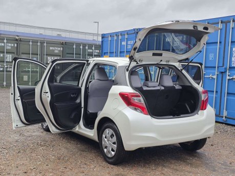 Toyota Yaris 1.33 Dual VVT-i Design Hatchback 5dr Petrol Multidrive S Euro 6 (99 ps) 9