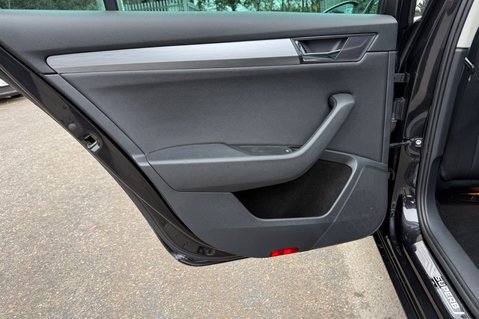 Skoda Superb SE L EXECUTIVE TDI - PANORAMIC SUNROOF  25