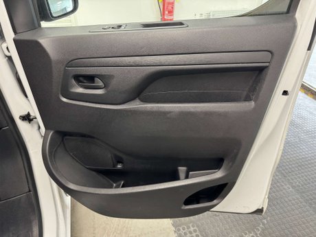 Vauxhall Vivaro 1.5 Vivaro F2900 Professional S/S 38