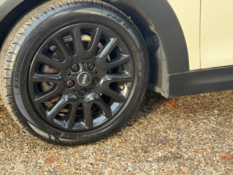Mini Hatch 1.5 Cooper Auto Euro 6 (s/s) 3dr 26