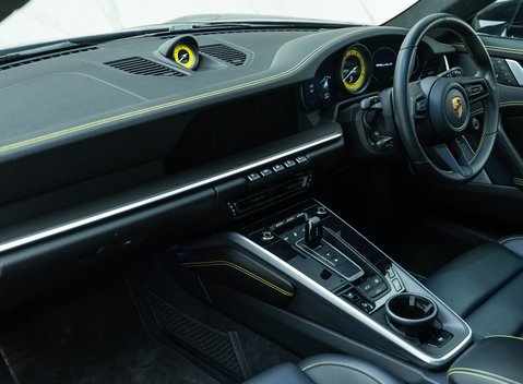 Porsche 911 Turbo S (992) 12