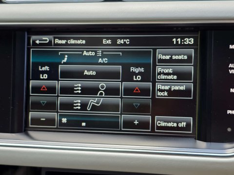 Land Rover Range Rover 3.0 Range Rover Vogue TDV6 Auto 4WD 5dr 55