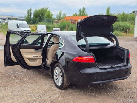 Jaguar XF 2.0d Portfolio Saloon 4dr Diesel Auto Euro 6 (s/s) (163 ps) 4