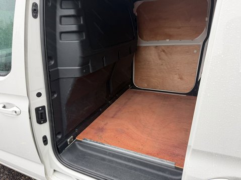Volkswagen Caddy Maxi C20 TDI COMMERCE PRO 21